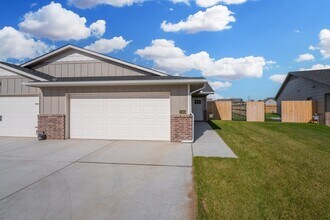 12717 W Cowboy St in Wichita, KS - Foto de edificio - Building Photo