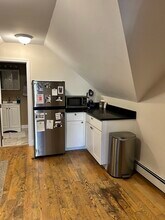 364 W 4th St, Unit 4 in Boston, MA - Building Photo - Building Photo