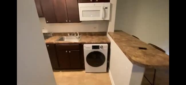 property at 1743 W Bryn Mawr Ave