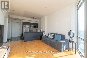 832-2832 Bay St. in Toronto, ON - Building Photo - Building Photo