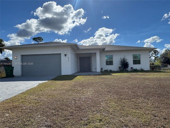 5012 Gunn Pl in La Belle, FL - Building Photo - Building Photo