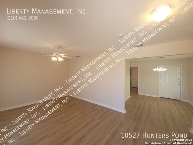 10527 Hunters Pond in San Antonio, TX - Foto de edificio - Building Photo