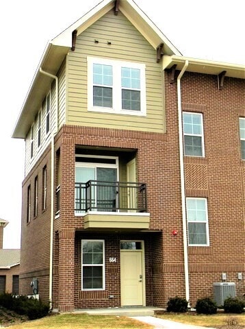 property at 662 E Algonquin Rd