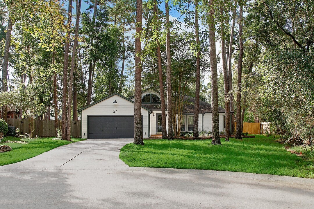 21 N Mossrock Rd in Spring, TX - Building Photo
