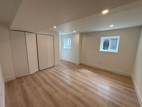 4814 N Kedvale Ave, Unit G in Chicago, IL - Foto de edificio - Building Photo