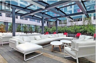 576 Front St W in Toronto, ON - Building Photo - Building Photo