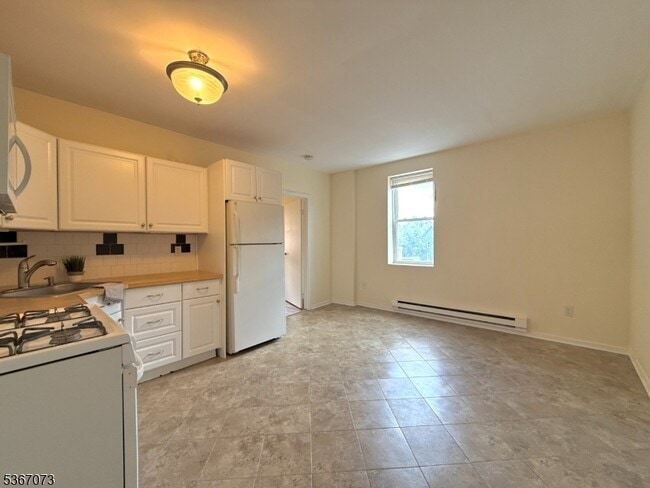 39 Glenridge Ave in Montclair, NJ - Building Photo - Building Photo