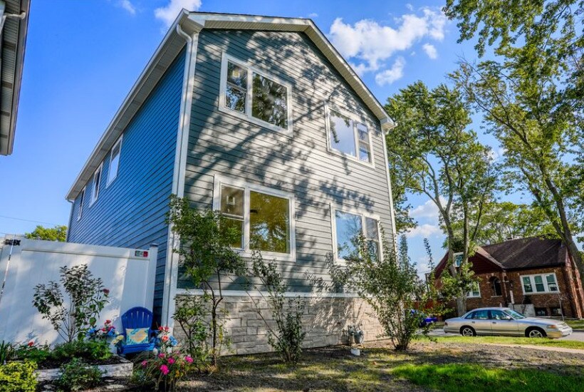 2201 N 74th Ct in Elmwood Park, IL - Building Photo