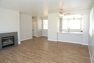 1559 Ave H4 in Lancaster, CA - Building Photo - Building Photo