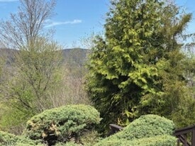 5 Arapahoe Dr in Vernon, NJ - Building Photo