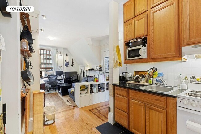 527 W 110th St in New York, NY - Foto de edificio - Building Photo