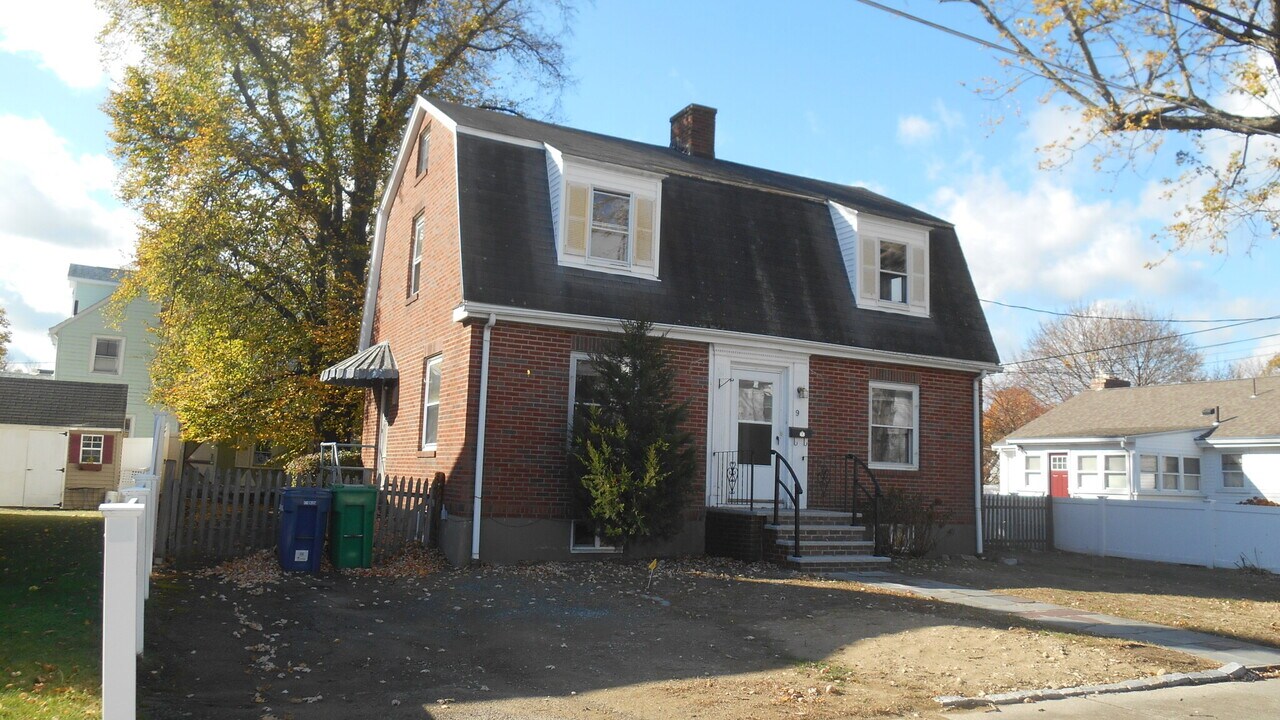 9 Lawn Ave in Newton, MA - Building Photo