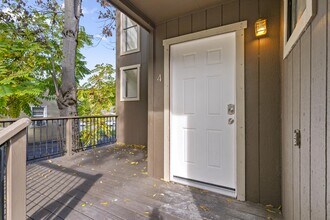 302 Pleasant St in Grass Valley, CA - Building Photo - Building Photo