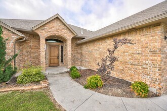 832 SW 10th St in Moore, OK - Building Photo - Building Photo