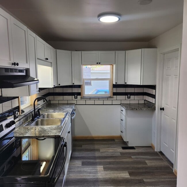 2422 W 2nd St in Duluth, MN - Building Photo - Building Photo