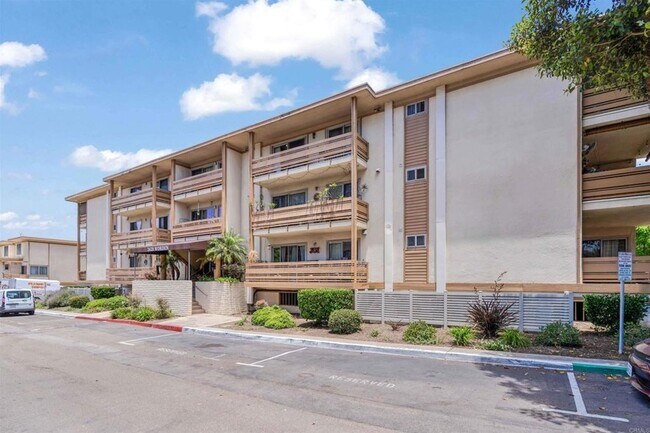 2628 Worden St, Unit 158 in San Diego, CA - Foto de edificio - Building Photo