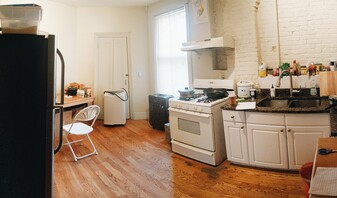 86 Hammond St, Unit #1 Apartamentos