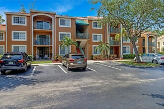 1220 Wildwood Lakes Blvd in Naples, FL - Foto de edificio - Building Photo
