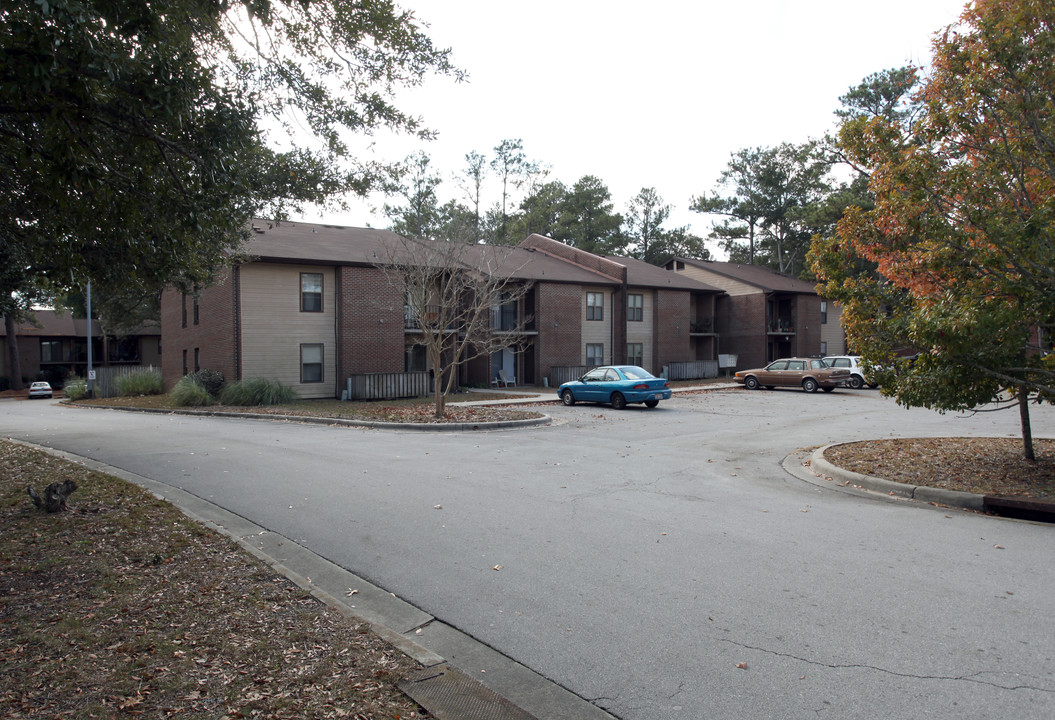 Orlandah Court in Morehead City, NC - Foto de edificio