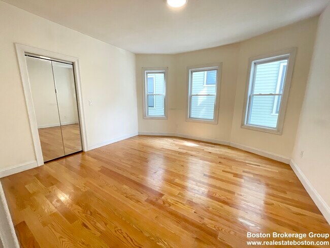 7 Sudan St, Unit 1 in Boston, MA - Foto de edificio - Building Photo