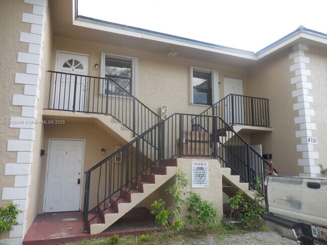 4101 Riverside Dr in Coral Springs, FL - Foto de edificio - Building Photo