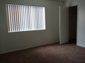 6715 Woodley Ave, Unit 27 in Los Angeles, CA - Foto de edificio - Building Photo