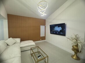 18 Selby Ln in Palm Beach Gardens, FL - Building Photo - Building Photo