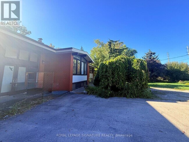 14 Burnhamthorpe Rd W in Oakville, ON - Building Photo - Building Photo