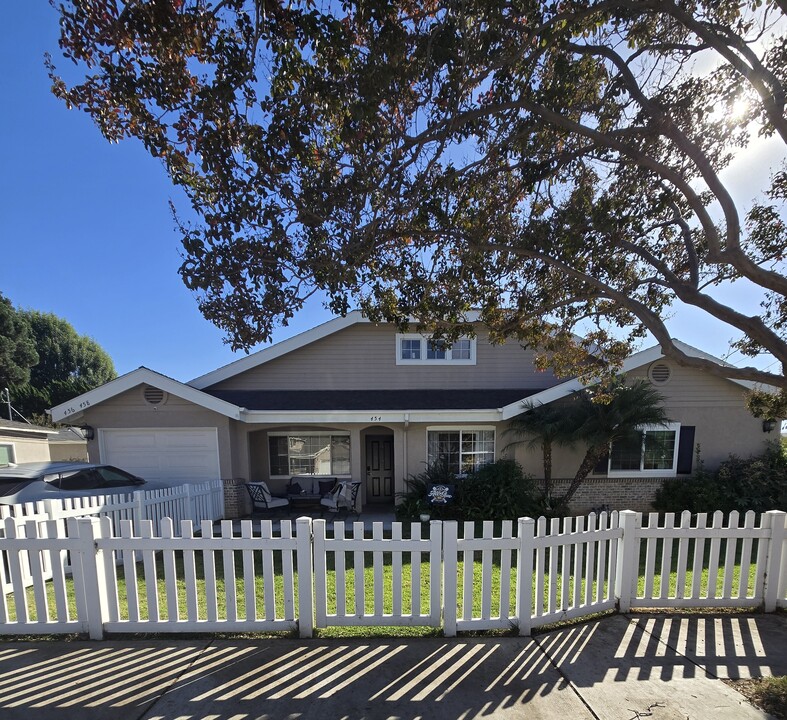 454 W Meda Ave in Glendora, CA - Building Photo