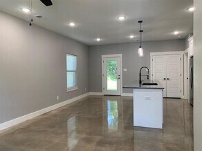 727 E Gandy St in Denison, TX - Building Photo - Building Photo