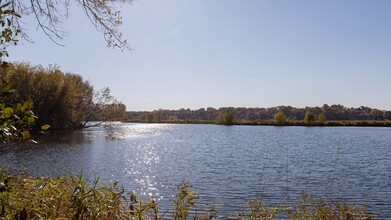 ReNew at Neill Lake in Eden Prairie, MN - Foto de edificio - Building Photo