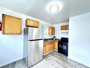 1323 83rd Ave in Oakland, CA - Building Photo - Building Photo