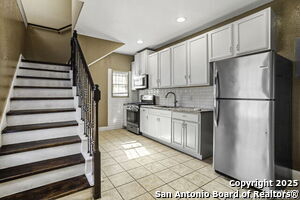 236 E Dullnig Ct in San Antonio, TX - Building Photo - Building Photo