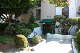 324 N Louise St in Glendale, CA - Foto de edificio - Building Photo