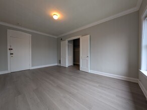 2234 W Wilson Ave, Unit 308 in Chicago, IL - Building Photo - Building Photo