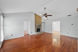 2207 Jamestown Ln in Carrollton, TX - Building Photo - Building Photo