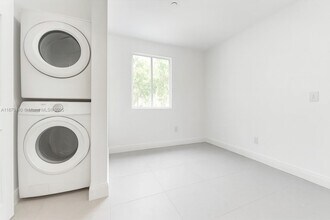 541 NW 33rd St in Miami, FL - Building Photo - Building Photo