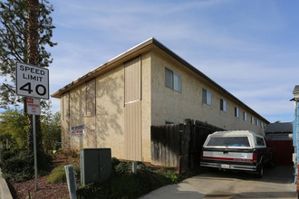 574 Ballantyne St in El Cajon, CA - Building Photo - Building Photo