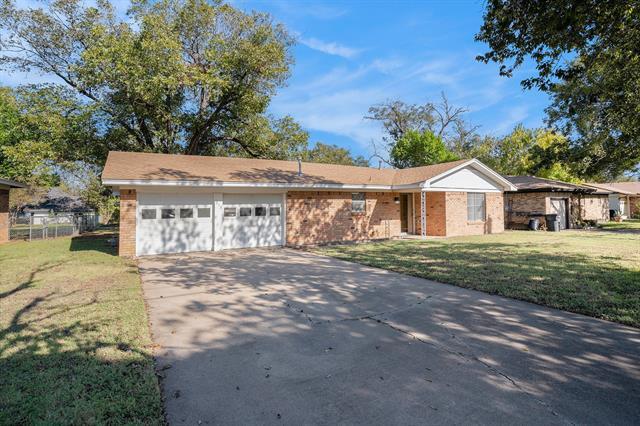 312 Stroud St in Cleburne, TX - Building Photo - Building Photo