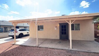 6714 N 54th Ave in Glendale, AZ - Building Photo