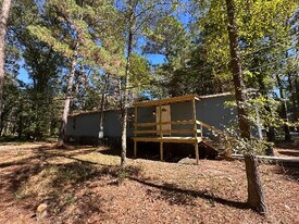 80 Young Rd in Huntsville, TX - Building Photo