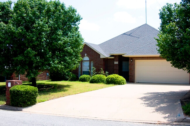 property at 626 Maplewood Dr