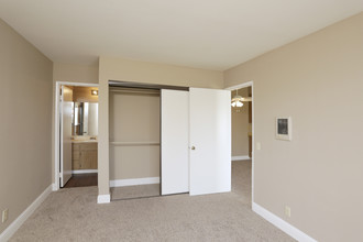 Bayview Apartments in San Diego, CA - Foto de edificio - Interior Photo