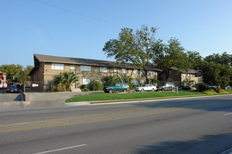 Upper E - The Strand (OLD) in Dallas, TX - Foto de edificio - Building Photo