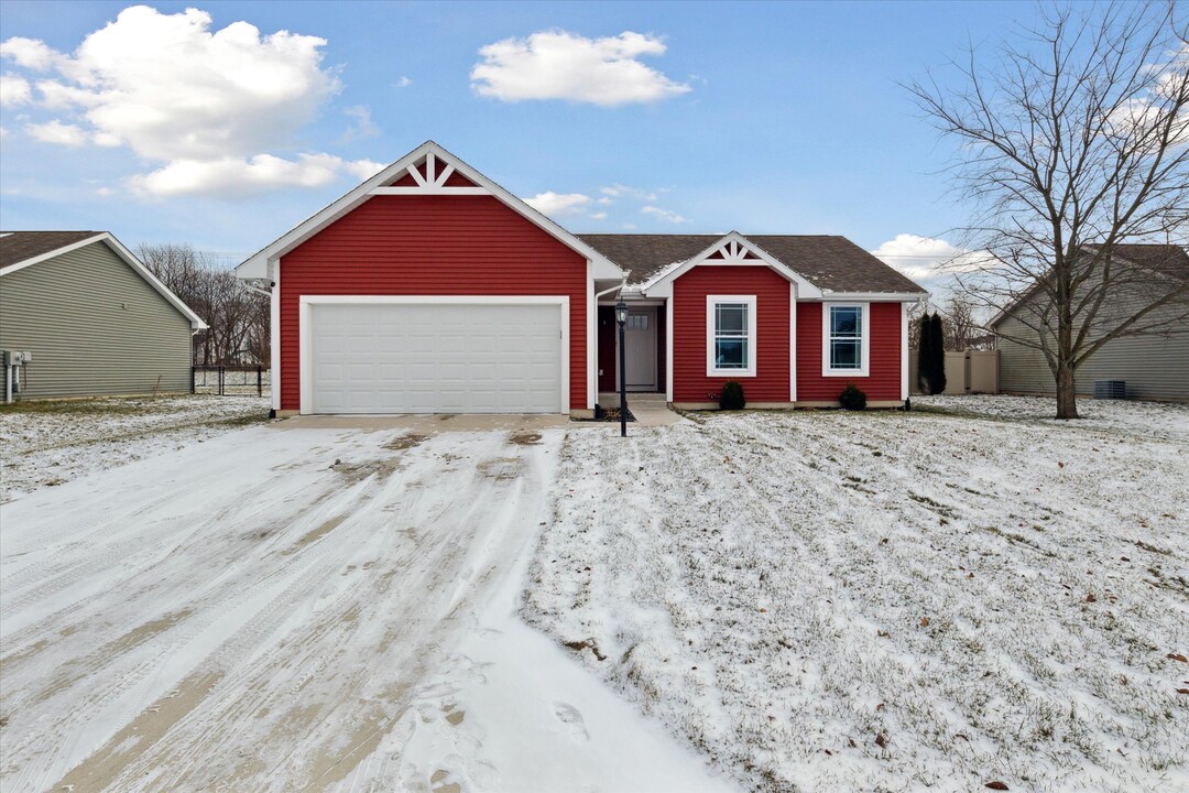 52722 Common Eider Trail in South Bend, IN - Building Photo