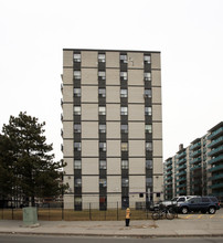 Tivoli Towers in Toronto, ON - Building Photo - Building Photo