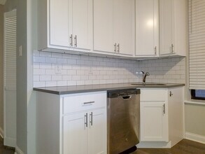 2730 N Wayne Ave, Unit 2 in Chicago, IL - Building Photo - Building Photo