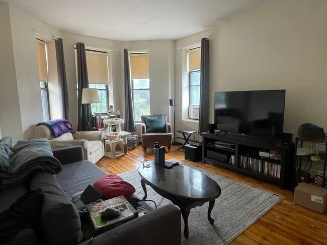 31 Fort Ave, Unit 2