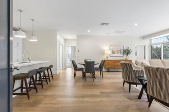 1 US-1 in Falmouth, ME - Building Photo - Building Photo