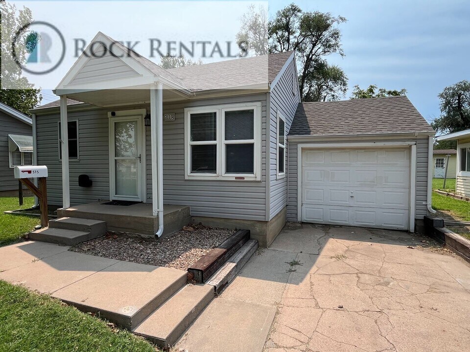 515 W 13th Ave in Hutchinson, KS - Building Photo